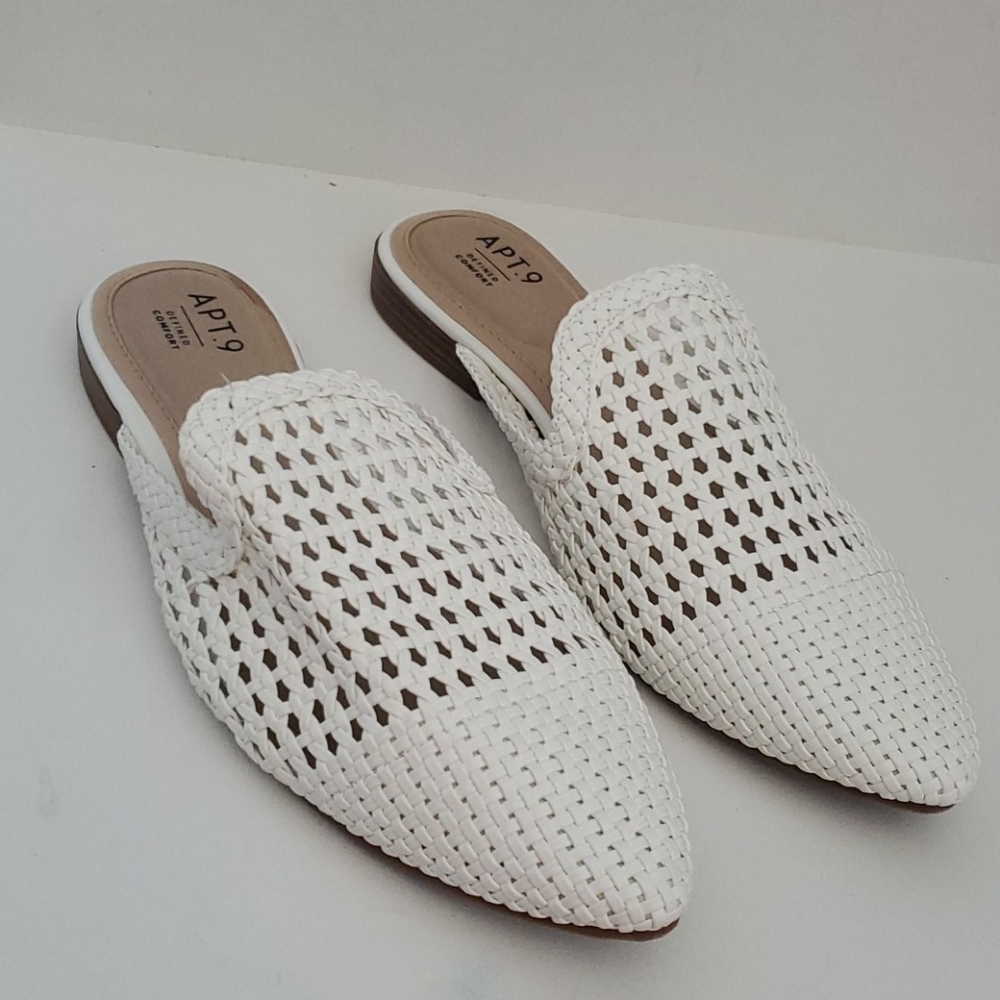 NWOT Apt 9 White Woven Mules Size 9